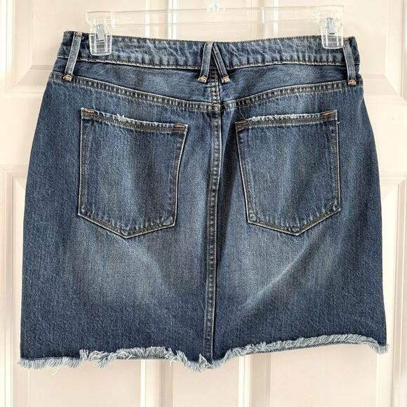 Good American Step Hem Jean Denim Mini Skirt. Distressed Medium Wash. Size 8/29. - Picture 2 of 10